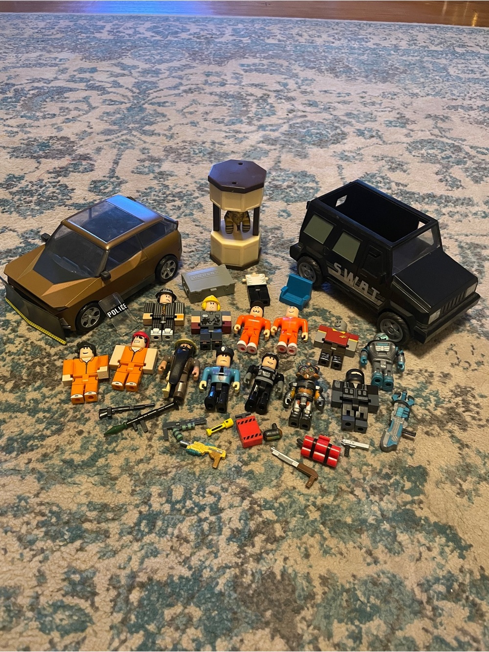 Large Roblox Lot with 2 Cars, figures & accessories